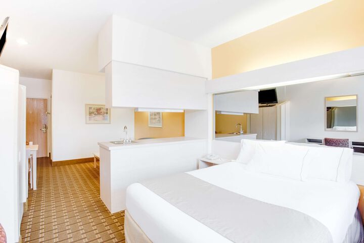 1 Queen Bed Flatsc Windst High Speed Continental Breakfast (5 of 26)