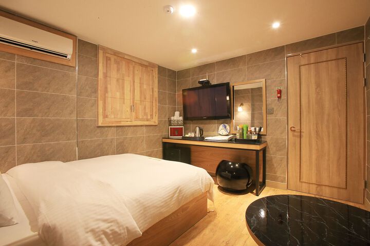 Room 93 of 127