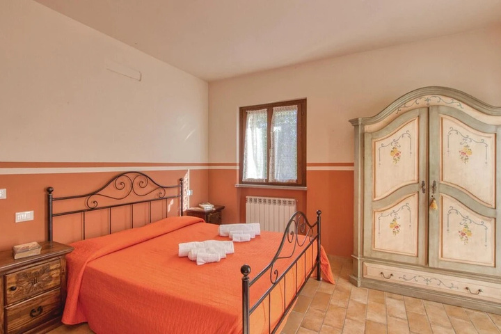 Room 4 of 14