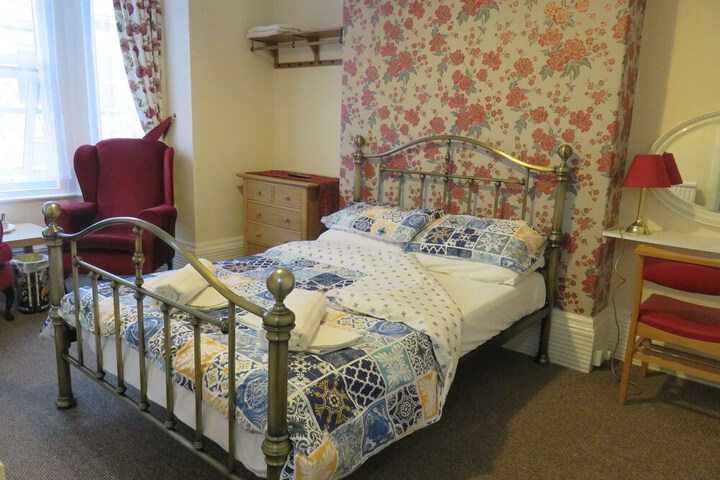 Room 4 of 49