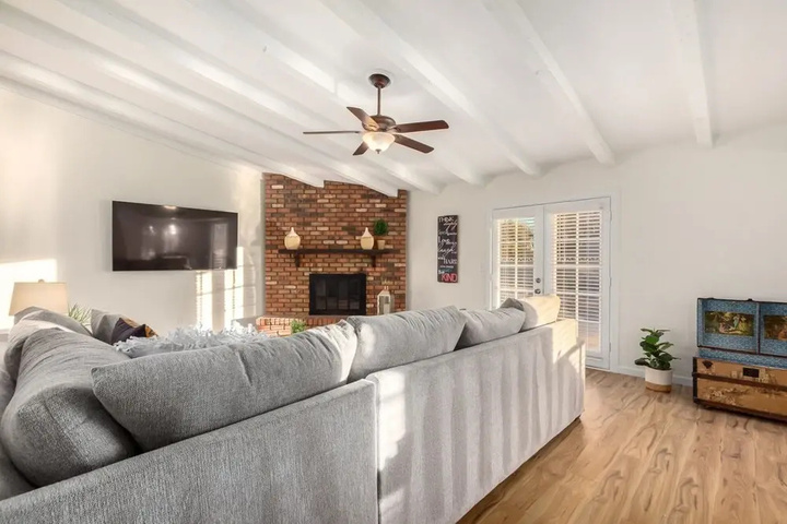 Image of Spectacular Moon Valley! 4 Bedroom With 3 King Beds! Heated Pool! Sleeps 10! 4 Home by Redawning