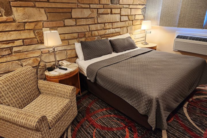 Honeymoon Suite Not Pet Friendly (6 of 12)