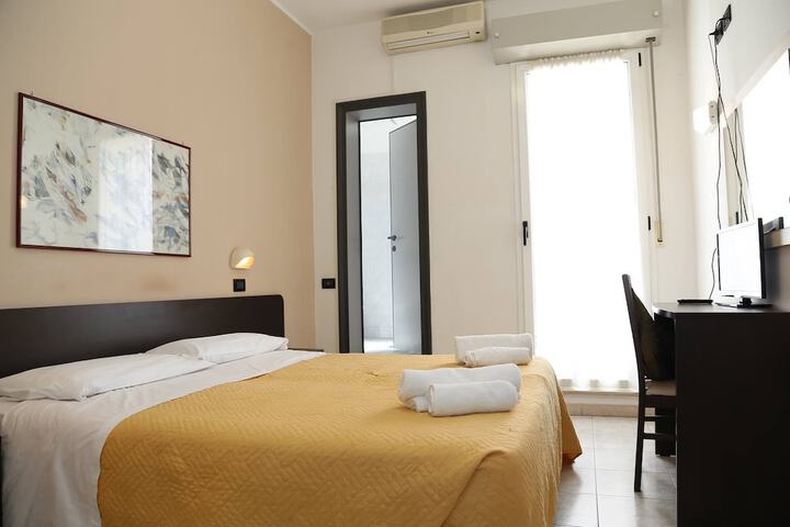 Room 8 of 43