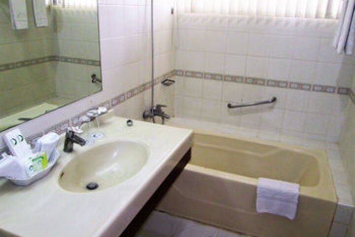 Room 2 of 41