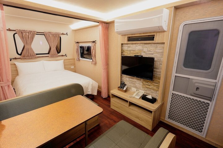 Room 3 of 44