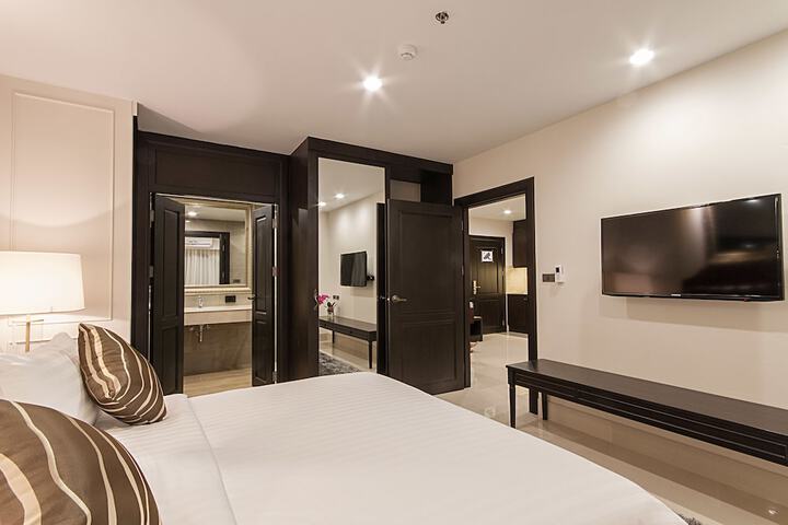 Room 11 of 49