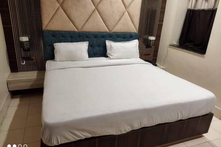 Room 8 of 19