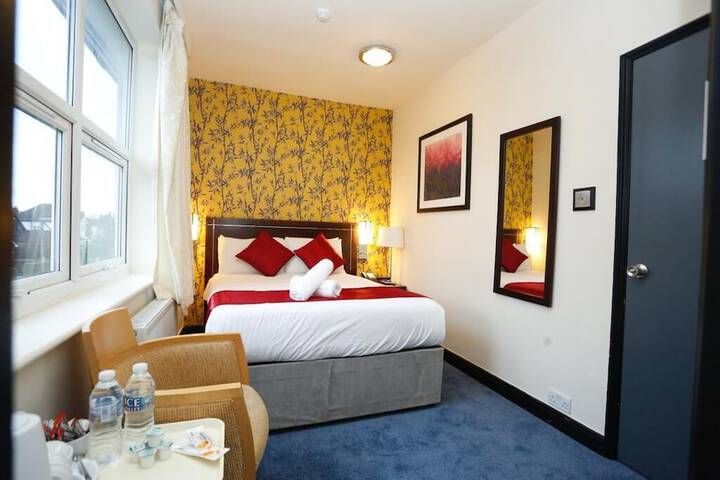 Room 14 of 33