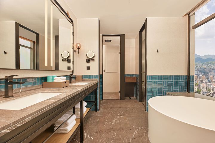 Room 15 of 21