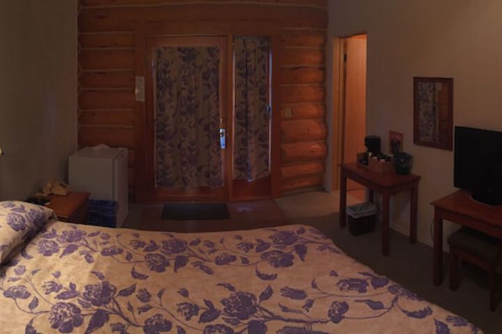 Room 12 of 80