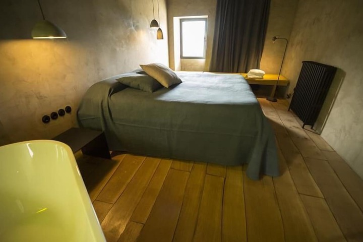 Room 18 of 42
