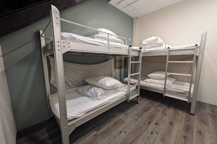 Room 16 of 42