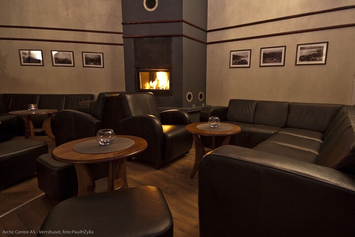 Lounge 42 of 50