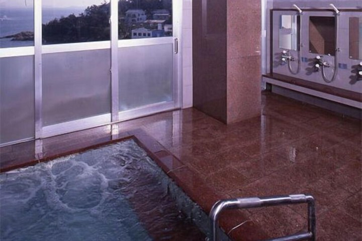 Room 12 of 26