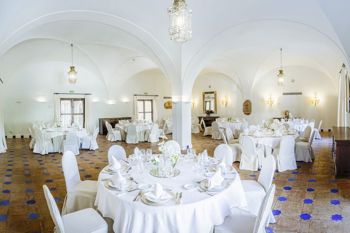 Ballroom/Hall 21 of 33
