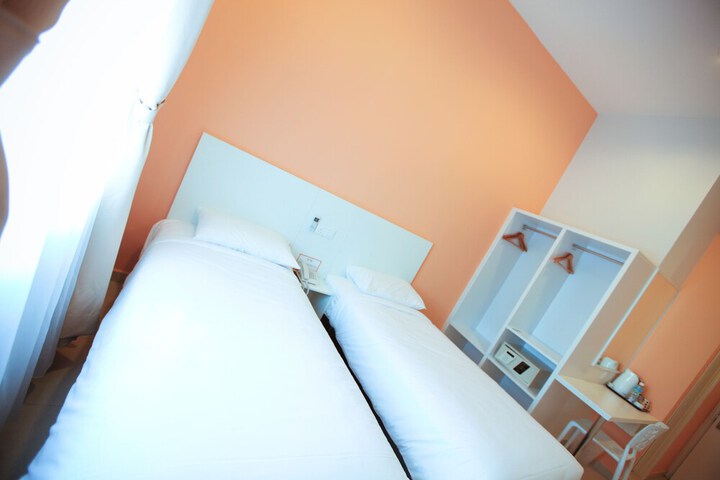 Room 6 of 38