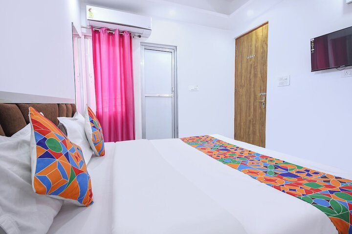 Room 10 of 32