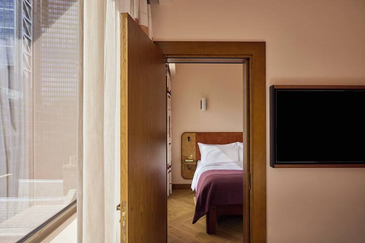 Room 17 of 66