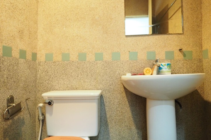 Room 12 of 22
