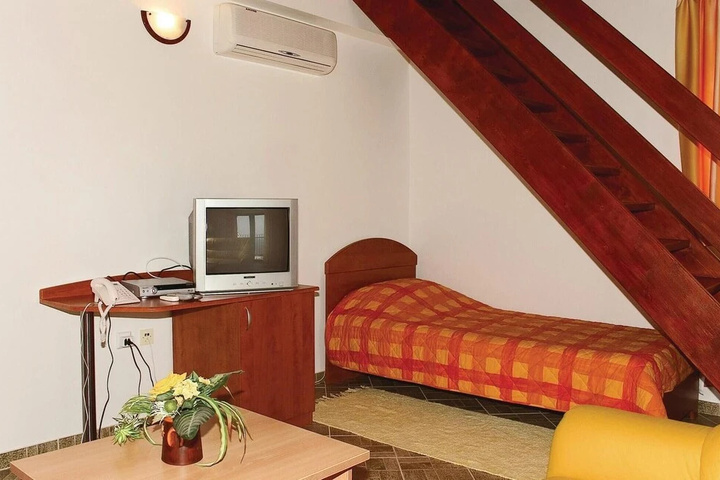 Awesome Home in Podstrana with Hot Tub WiFi & 7 Bedrooms
