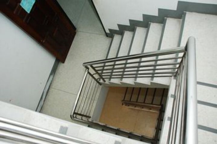 Room 17 of 28
