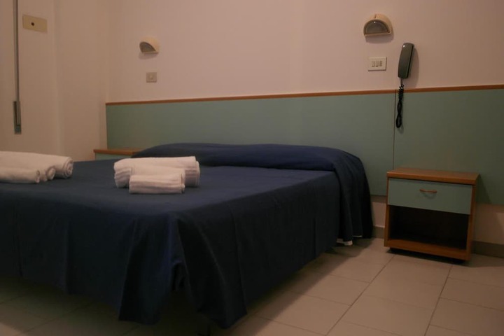 Room 10 of 46