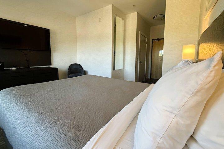 Room 33 of 52