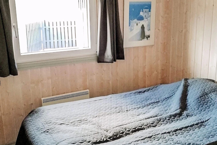Room 5 of 12