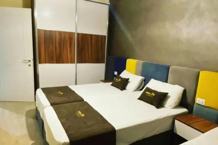 Room 2 of 6