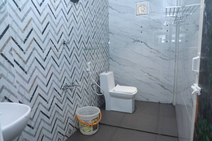 Room 23 of 37