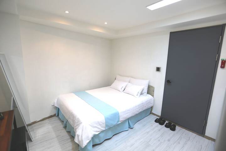 Room 11 of 61