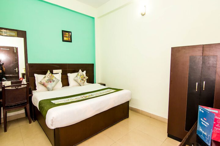 Room 6 of 17