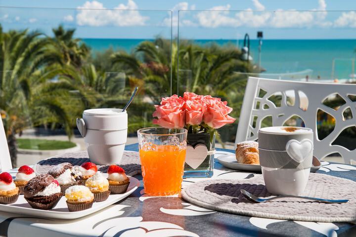 Breakfast/Coffee Service 36 of 47