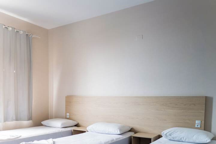 Room 4 of 9