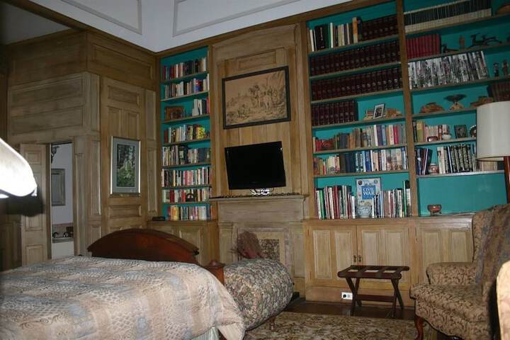 Room 12 of 109