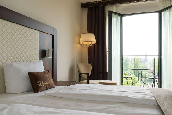 Room 15 of 49