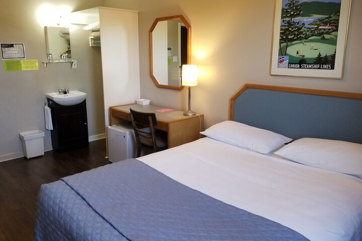 Room 8 of 38