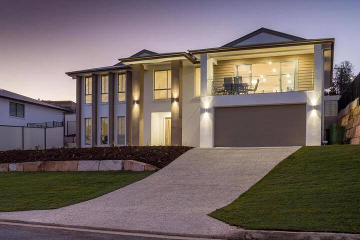Brand New Executive Living 36