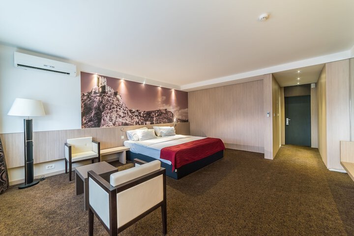 Room 29 of 103