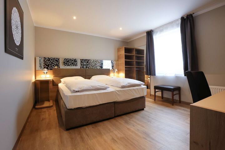 Room 15 of 37
