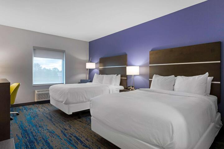 2 Queen Accessible Room with Bath Tub (2 of 11)