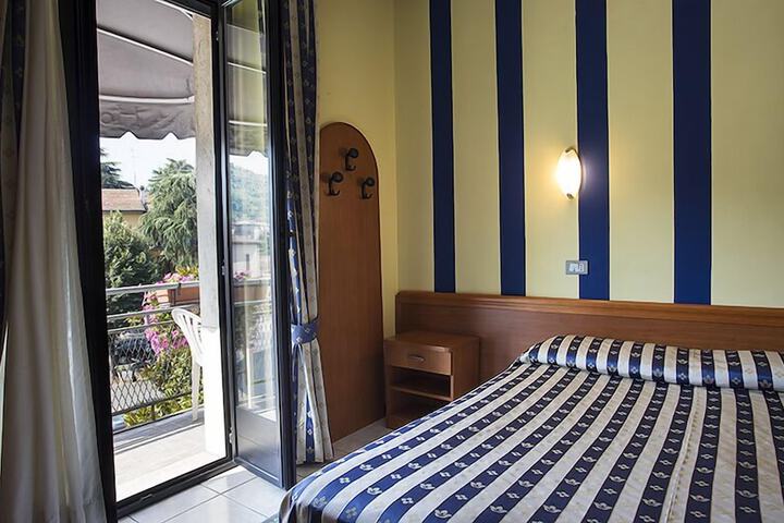 Room 9 of 49