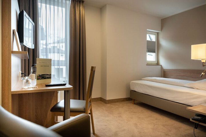 Room 2 of 32