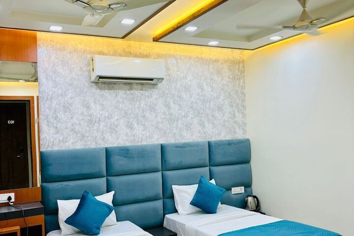 Room 5 of 12