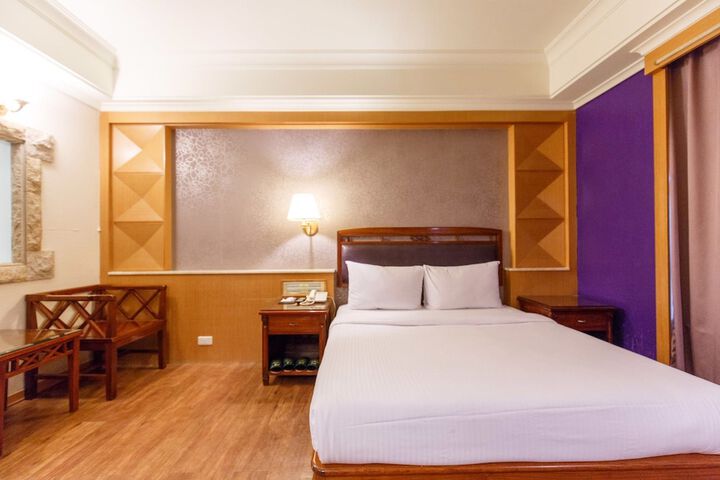 Room 10 of 18
