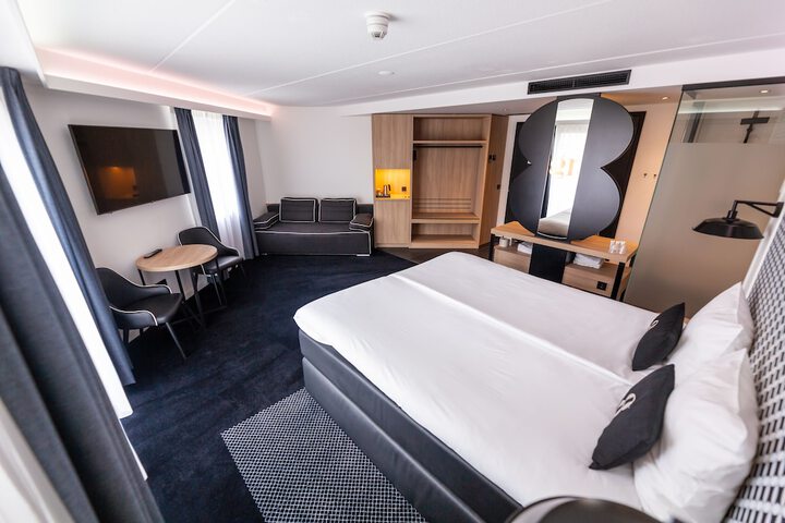Room 9 of 19