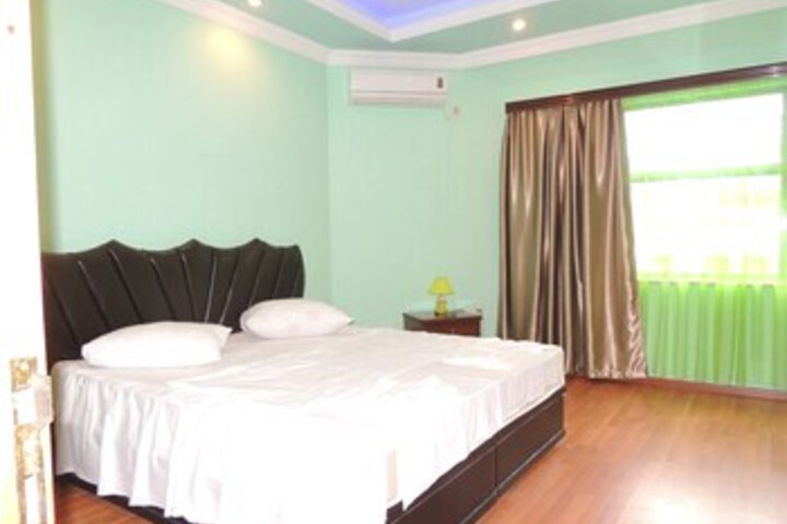 Room 27 of 42