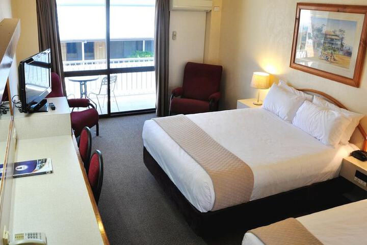 Room 11 of 49
