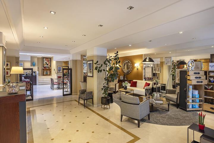 Entrance & Lobby