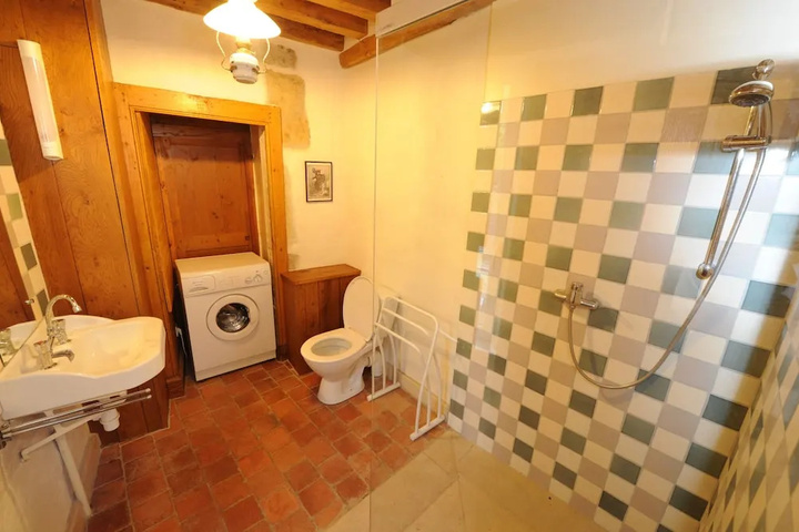 Room 8 of 23